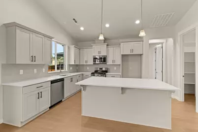 136 Valemont Drive #13, Eagle Point, OR 97524 - Photo 3