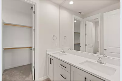 136 Valemont Drive #13, Eagle Point, OR 97524 - Photo 13