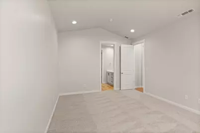 136 Valemont Drive #13, Eagle Point, OR 97524 - Photo 11