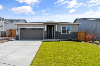 136 Valemont Drive #13, Eagle Point, OR 97524 - Photo 1