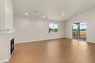 136 Valemont Dr, Eagle Point, OR 97524 - Photo 9