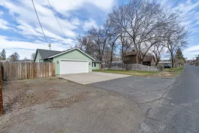 3465 Boardman Avenue, Klamath Falls, OR 97603 - Photo 3