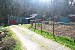 5355 Coleman Creek Rd, Medford, OR 97501 - Photo 43