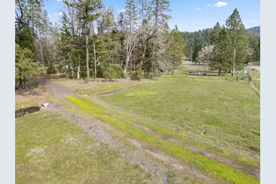 522 Jackadel Lane, Cave Junction, OR 97523 - Photo 3