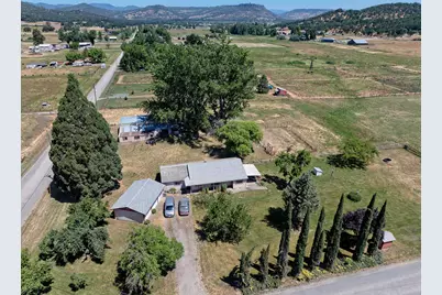 4464 Tioga Way, Central Point, OR 97502 - Photo 1