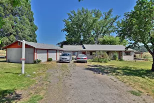 4464 Tioga Way, Central Point, OR 97502 - Photo 3