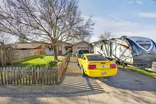 8207 Division Rd, White City, OR 97503 - Photo 5