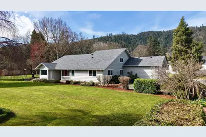 9401 Old Stage Road, Central Point, OR 97502 - Photo 1