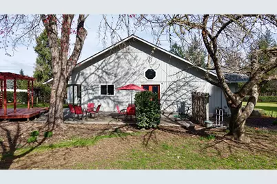 9401 Old Stage, Central Point, OR 97502 - Photo 7