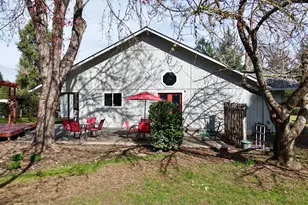 9401 Old Stage Rd, Central Point, OR 97502 - Photo 7