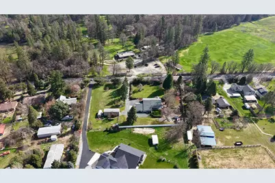 9401 Old Stage, Central Point, OR 97502 - Photo 47