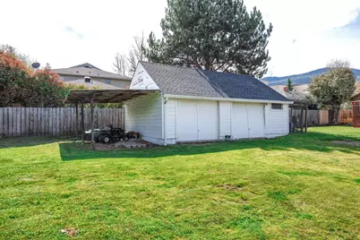 128 S Mountain Avenue, Ashland, OR 97520 - Photo 9