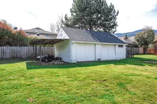 128 S Mountain Ave, Ashland, OR 97520 - Photo 9