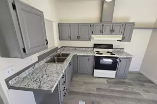 633 E Archwood Dr, Eagle Point, OR 97524 - Photo 11