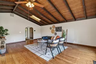 711 NW Amelia Dr, Grants Pass, OR 97526 - Photo 9