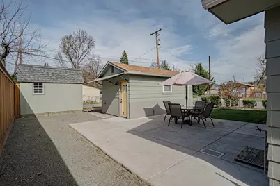 512 SE 10th Street, Grants Pass, OR 97526 - Photo 23