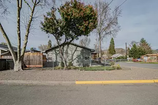 512 SE 10th St, Grants Pass, OR 97526 - Photo 27