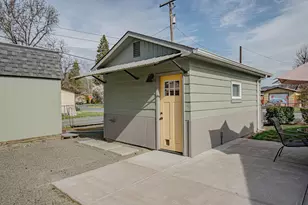 512 SE 10th St, Grants Pass, OR 97526 - Photo 21