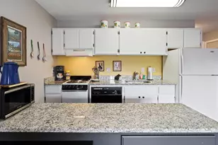 1565 NW Wall St, Bend, OR 97703 - Photo 15