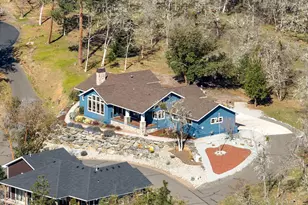 814 Steepleview Dr, Jacksonville, OR 97530 - Photo 3