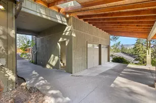 1105 Ivy Ln, Ashland, OR 97520 - Photo 3