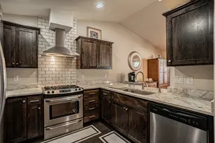 583 Plum Ridge Ct, Ashland, OR 97520 - Photo 11