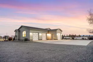 21435 Modoc Ln, Bend, OR 97702 - Photo 13