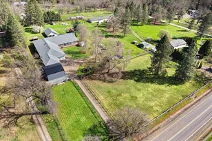 9011 Monument Dr, Grants Pass, OR 97526 - Photo 57