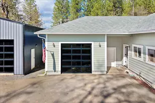 9011 Monument Dr, Grants Pass, OR 97526 - Photo 5