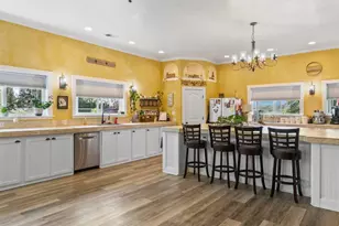 9011 Monument Dr, Grants Pass, OR 97526 - Photo 9