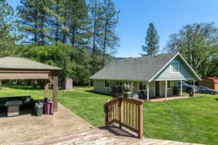 9011 Monument Dr, Grants Pass, OR 97526 - Photo 43