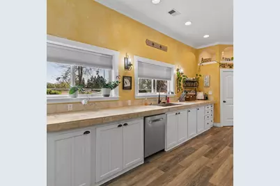 9011 Monument Drive, Grants Pass, OR 97526 - Photo 11