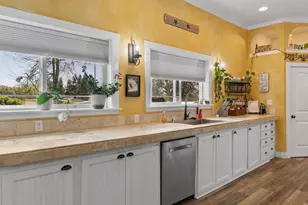 9011 Monument Dr, Grants Pass, OR 97526 - Photo 11