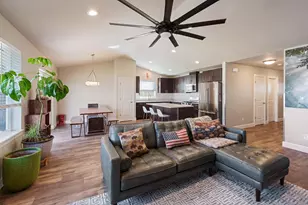 270 NW 33rd St, Redmond, OR 97756 - Photo 3