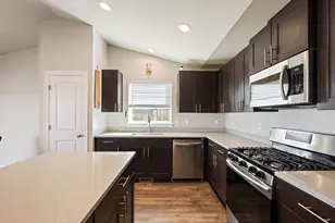 270 NW 33rd St, Redmond, OR 97756 - Photo 9