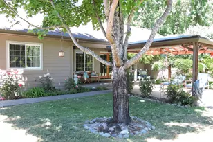 1025 Anglers Pl, Shady Cove, OR 97539 - Photo 5