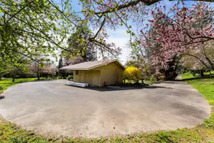 1345 NE 9th St, Grants Pass, OR 97526 - Photo 53