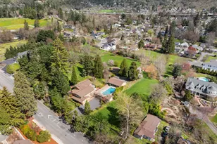 1345 NE 9th St, Grants Pass, OR 97526 - Photo 61