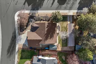 997 SE Shadowood Dr, Bend, OR 97702 - Photo 5