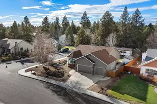 997 SE Shadowood Dr, Bend, OR 97702 - Photo 3