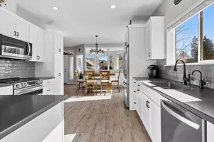 997 SE Shadowood Dr, Bend, OR 97702 - Photo 15