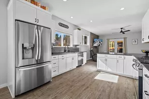 997 SE Shadowood Dr, Bend, OR 97702 - Photo 13