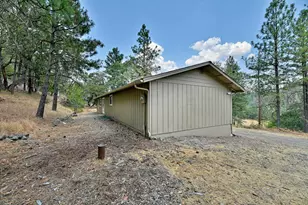 1100 Cantrall Rd, Jacksonville, OR 97530 - Photo 25