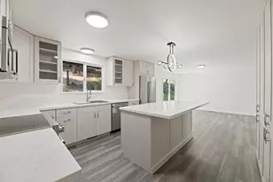 1100 Cantrall Rd, Jacksonville, OR 97530 - Photo 11