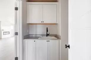 308 NW Monte Vis Ave, Madras, OR 97741 - Photo 21