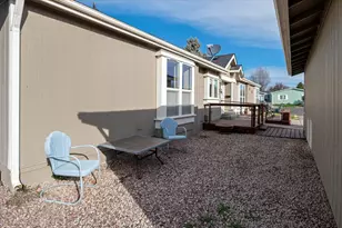 1875 NE 6th St, Redmond, OR 97756 - Photo 33