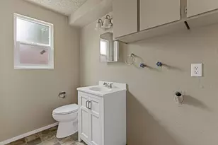 1215 W Main St, Medford, OR 97501 - Photo 23