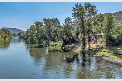 1380 Rogue River Highway, Gold Hill, OR 97525 - Photo 3