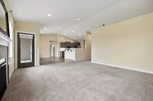 2433 NW Hazelwood Ave, Redmond, OR 97756 - Photo 9