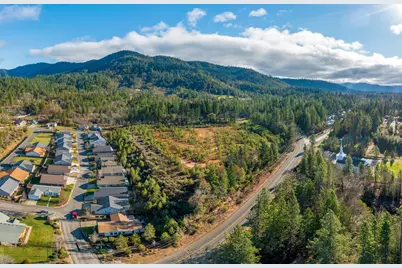 499 Laurel Road, Cave Junction, OR 97523 - Photo 3